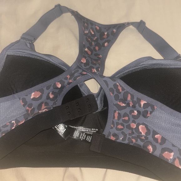 Victoria’s secret sports Bra, 32D grey and pink cheetah, never worn - Picture 2 of 2
